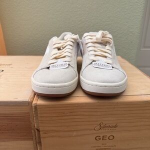 Skechers Sport Court 92 model featuring the SKECHERS SKX heritage logo.